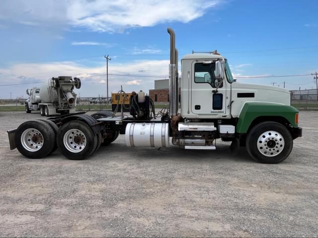 Image of Mack Pinnacle equipment image 3