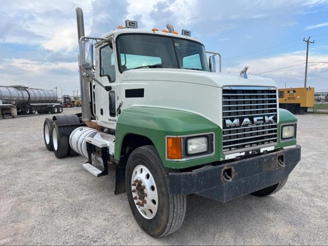 Image of Mack Pinnacle equipment image 1