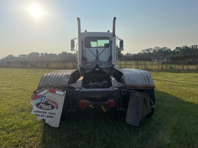 Image of Mack Pinnacle CHU613 equipment image 4