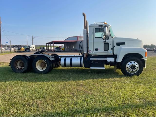 Image of Mack Pinnacle CHU613 equipment image 3