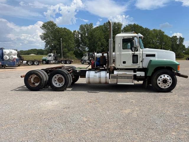 Image of Mack Pinnacle CHU613 equipment image 2