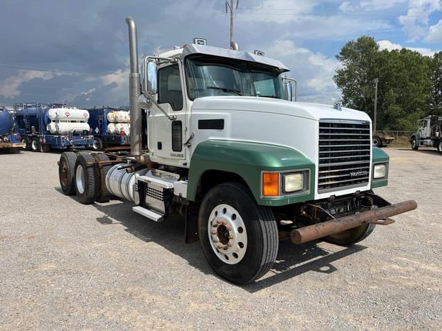 Image of Mack Pinnacle CHU613 equipment image 1