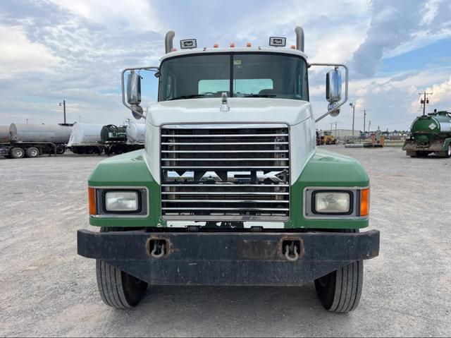 Image of Mack Pinnacle CHU613 equipment image 1