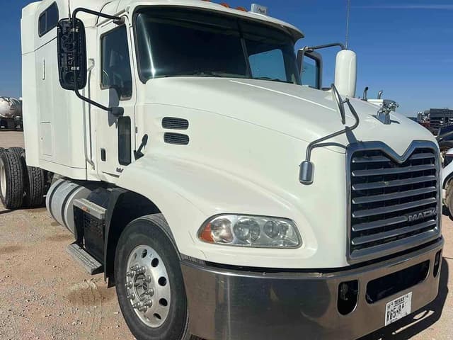 Image of Mack Pinnacle CXU613 equipment image 2