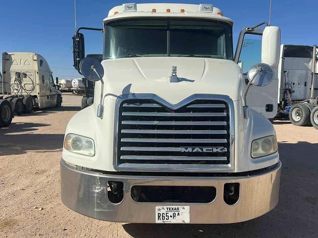 Image of Mack Pinnacle CXU613 equipment image 3