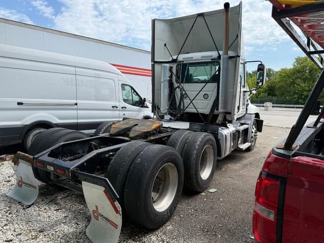 Image of Mack Pinnacle CXU613 equipment image 3