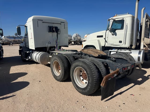 Image of Mack Pinnacle CXU613 equipment image 4