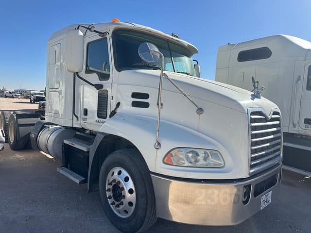 Image of Mack Pinnacle CXU613 equipment image 2