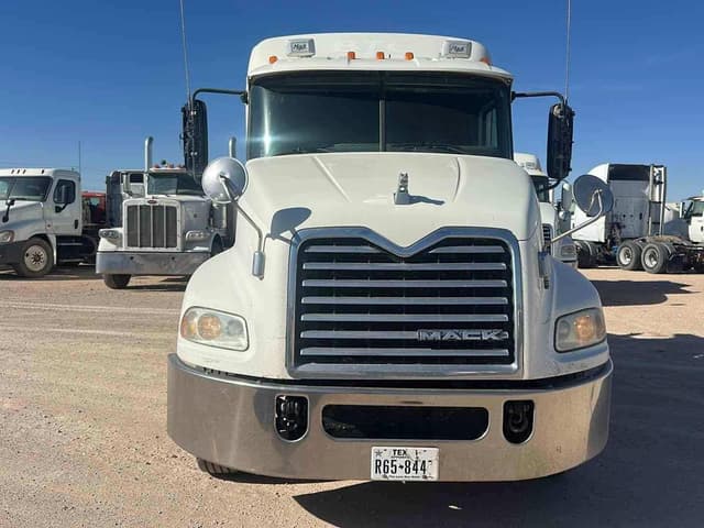 Image of Mack Pinnacle CXU613 equipment image 1