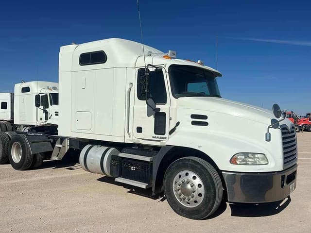 Image of Mack Pinnacle CXU613 equipment image 2