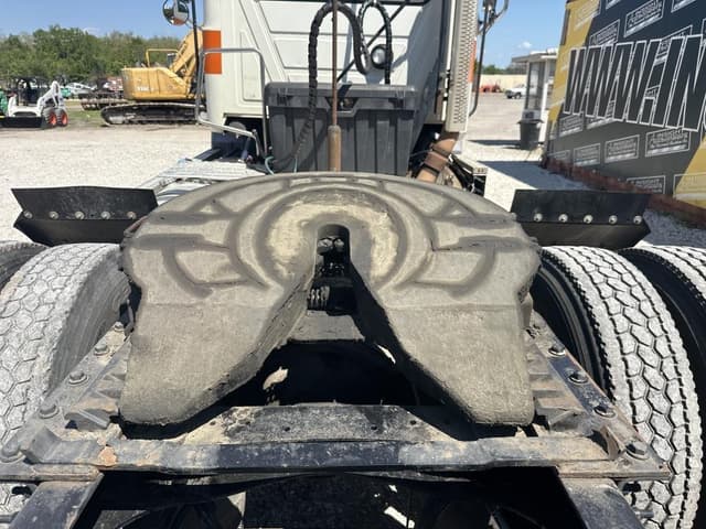 Image of Mack Pinnacle CXU613 equipment image 3