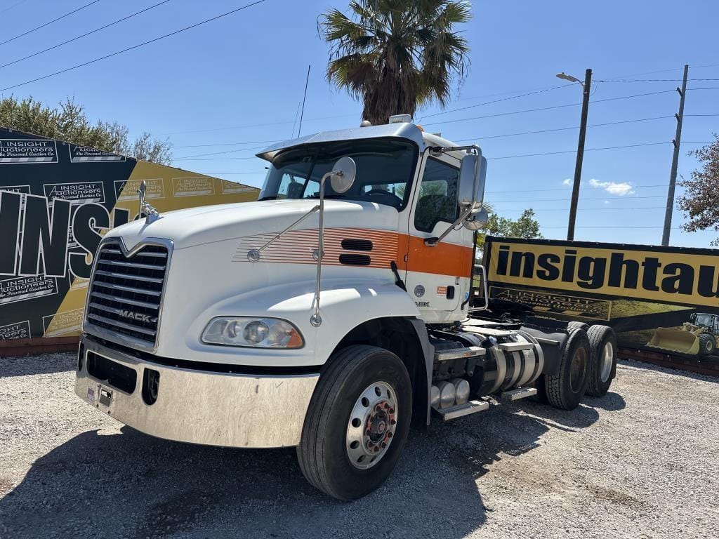 2018 Mack Pinnacle CXU613 Equipment Image0