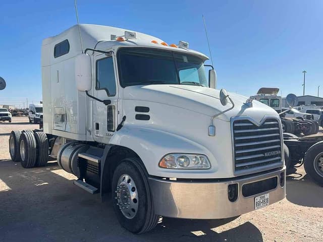 Image of Mack Pinnacle CXU613 equipment image 3