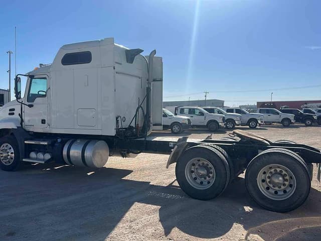 Image of Mack Pinnacle CXU613 equipment image 4