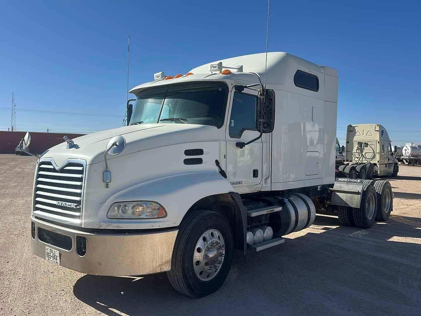 2018 Mack Pinnacle CXU613 Equipment Image0