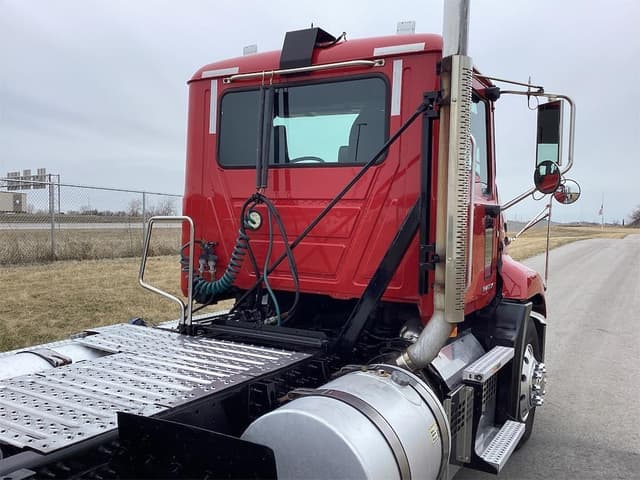 Image of Mack Pinnacle CXU613 equipment image 4