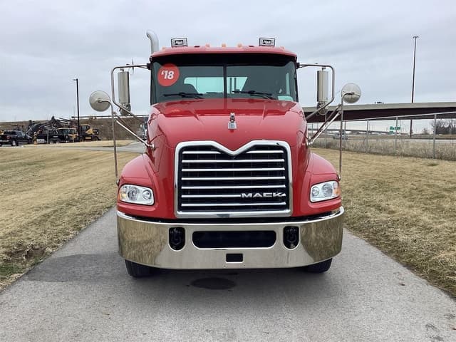 Image of Mack Pinnacle CXU613 equipment image 1