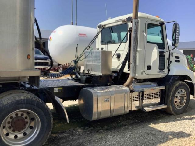 Image of Mack Pinnacle equipment image 3