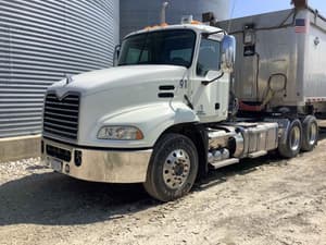 2018 Mack Pinnacle Image