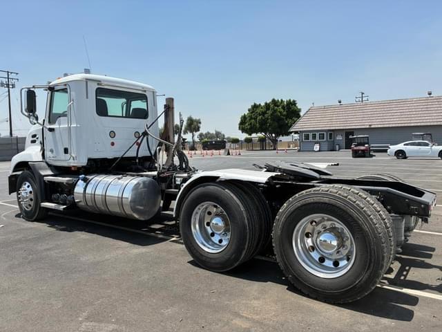 Image of Mack Pinnacle CXU613 equipment image 3