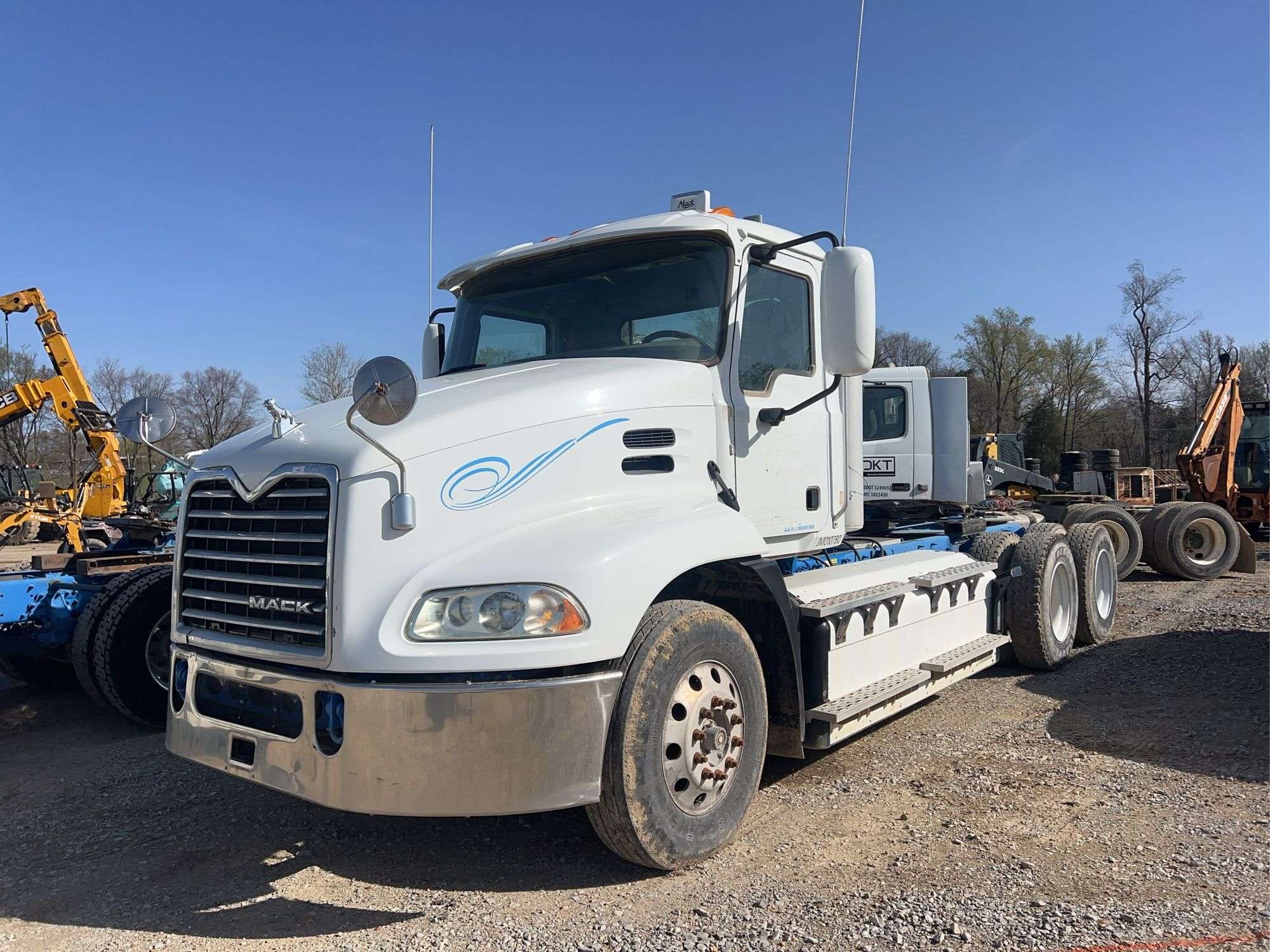 2018 Mack Undetermined Equipment Image0