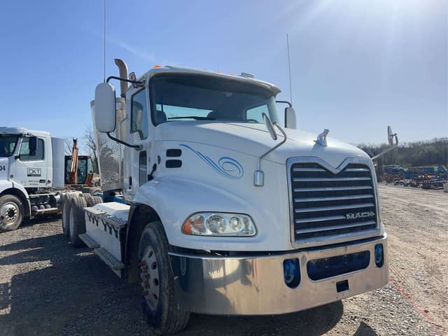 Image of Mack Undetermined equipment image 4