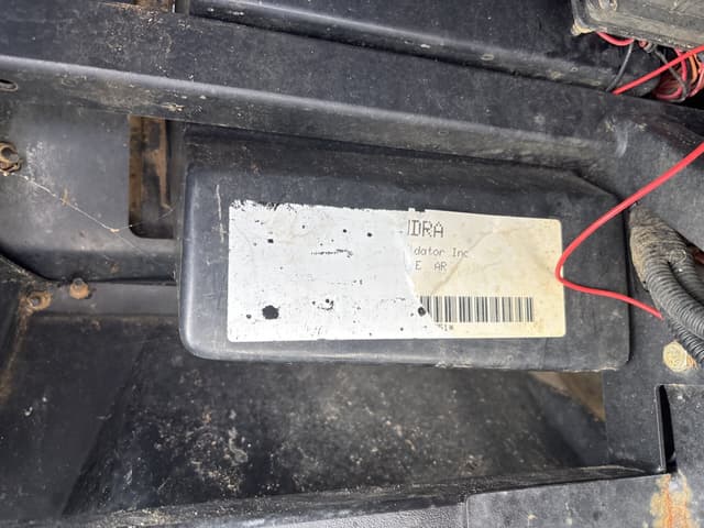 Image of Mahindra XTV 1000 equipment image 2