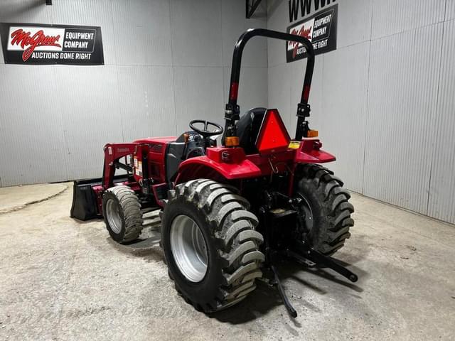 Image of Mahindra 1626 equipment image 2