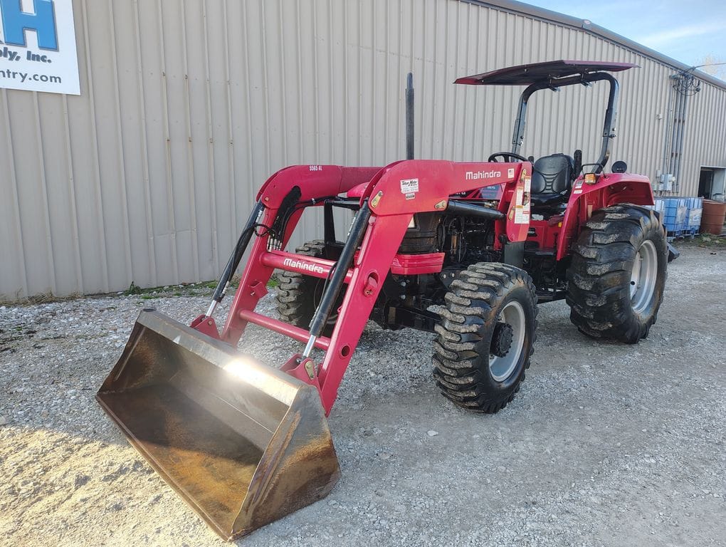 2018 Mahindra 5570 Equipment Image0