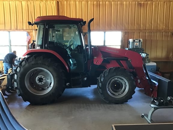 2018 Mahindra 8100 Equipment Image0