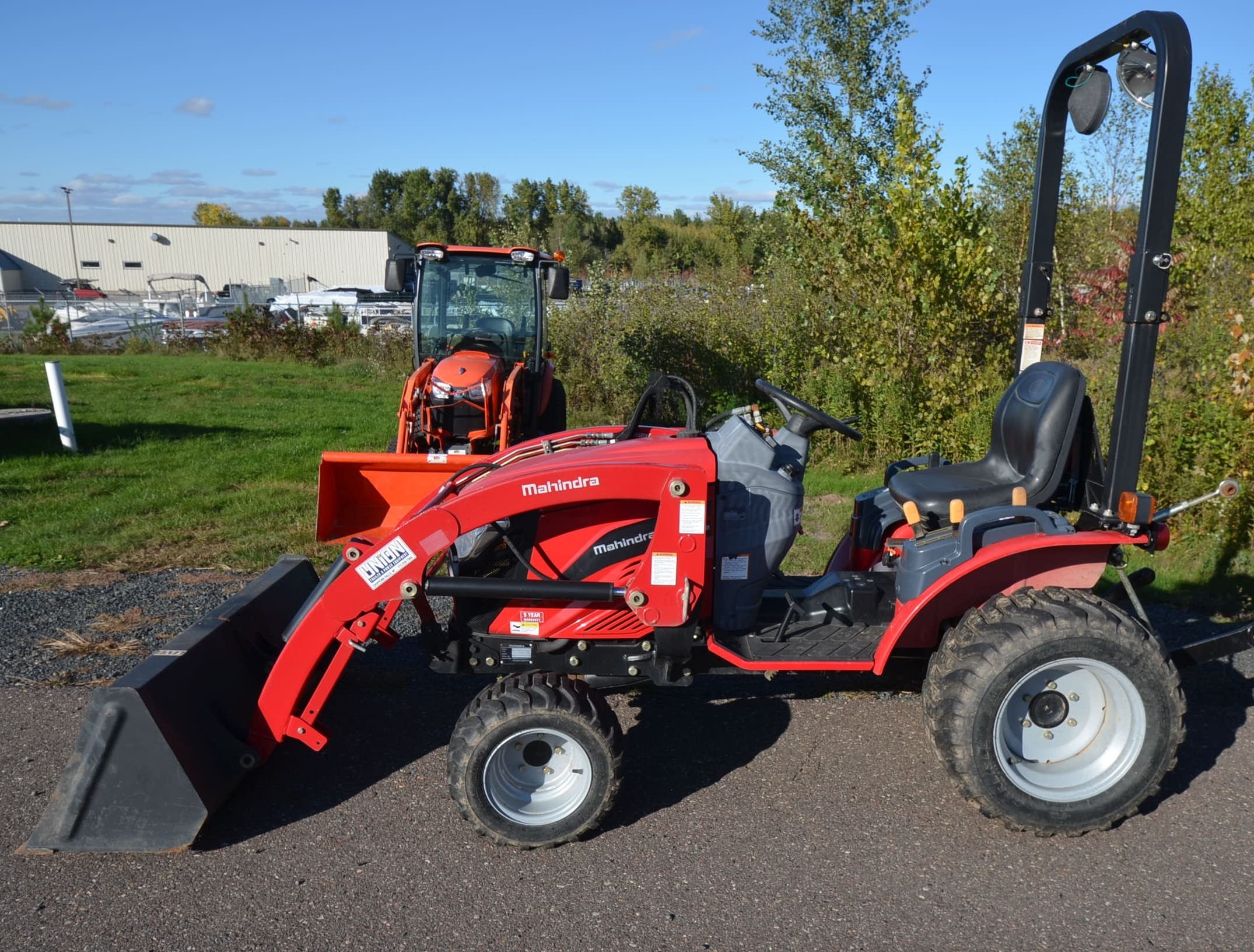 Main image Mahindra eMax 22