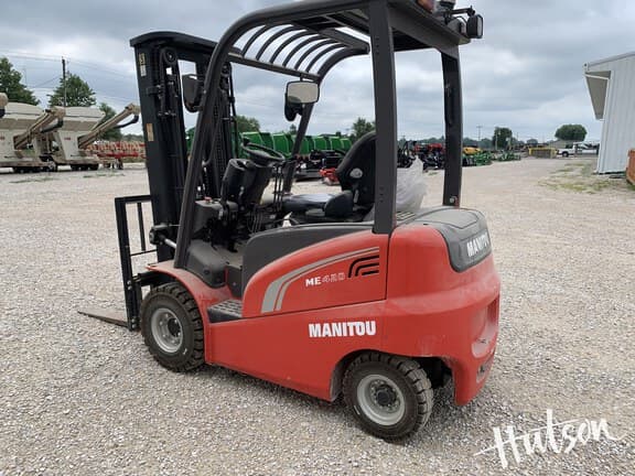 Image of Manitou ME420 equipment image 4