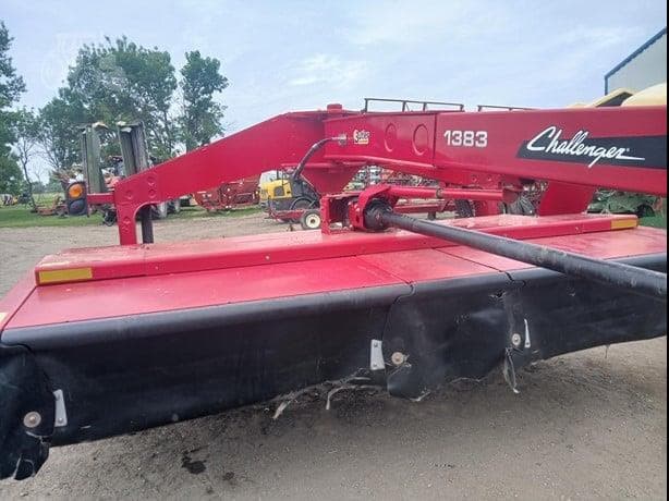 Image of Massey Ferguson 1383 equipment image 3