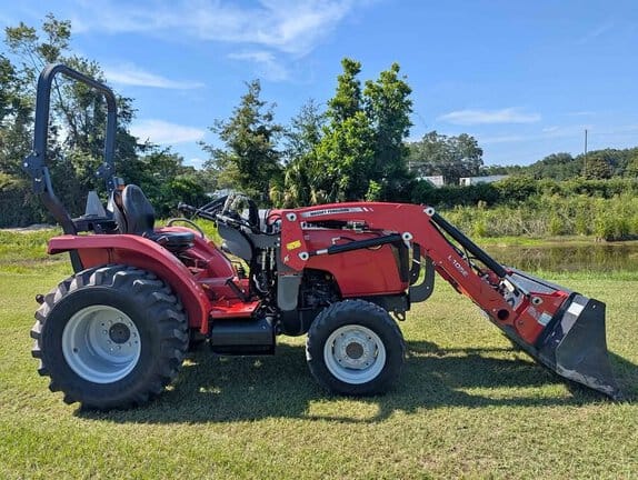 2018 Massey Ferguson 1726E Equipment Image0