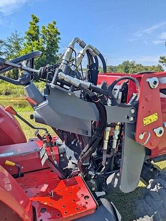 Image of Massey Ferguson 1726E equipment image 3