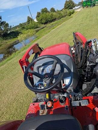 Image of Massey Ferguson 1726E equipment image 2