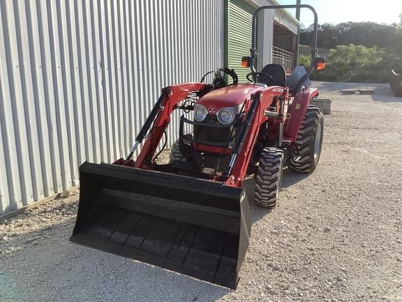 Image of Massey Ferguson 1739E equipment image 3