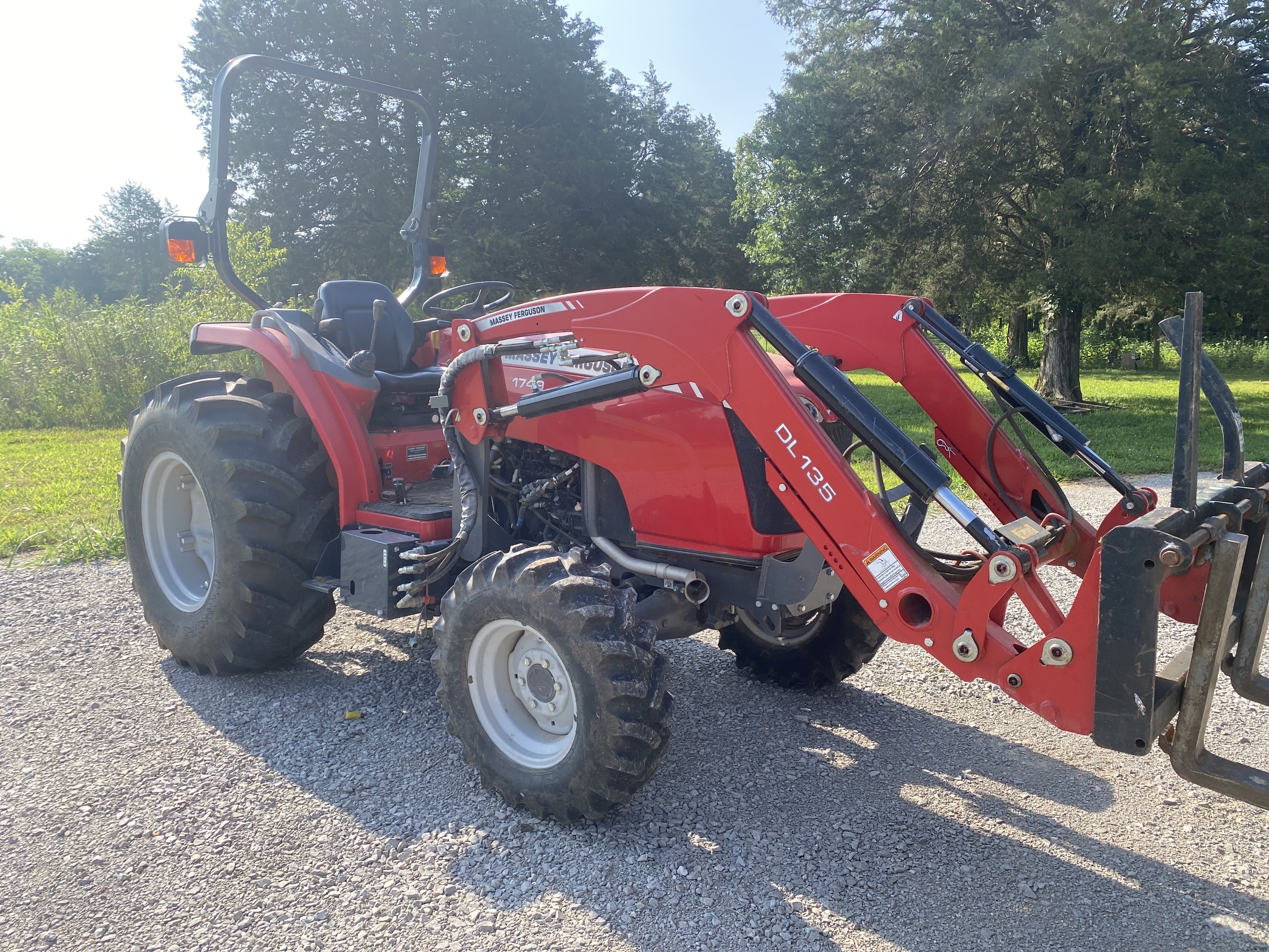 2018 Massey Ferguson 1749 Equipment Image0