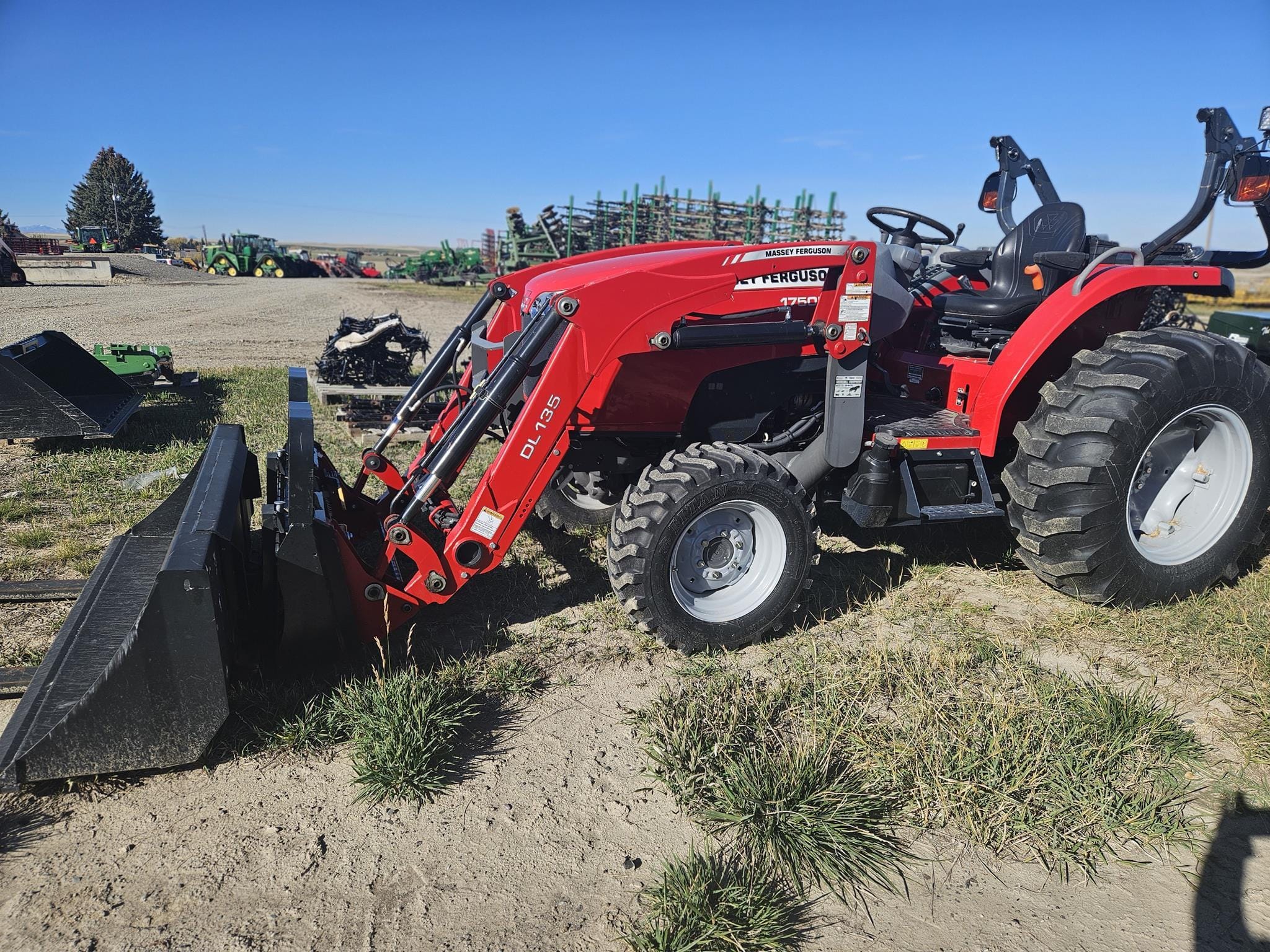 2018 Massey Ferguson 1750M Equipment Image0