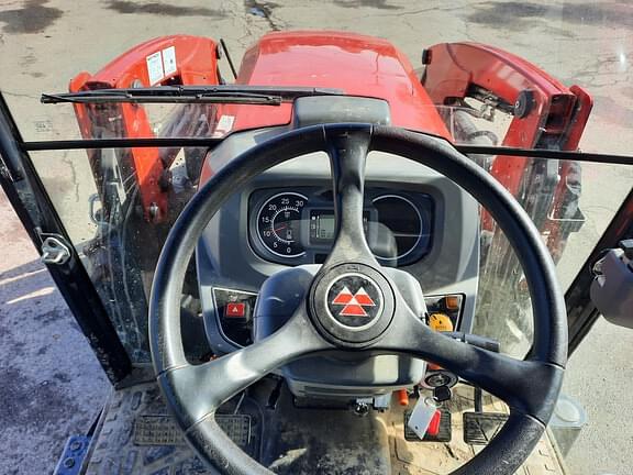 Image of Massey Ferguson 1750M equipment image 4