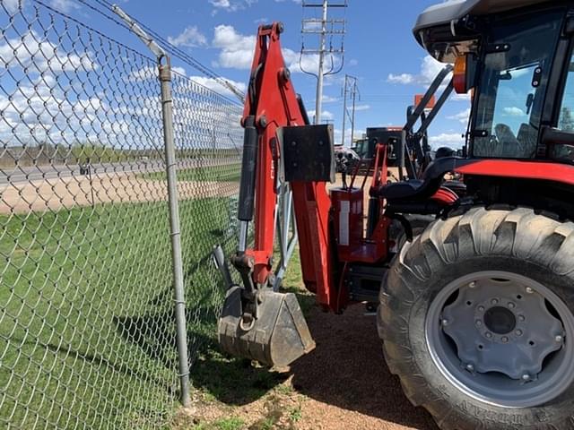 Image of Massey Ferguson 1758 equipment image 4