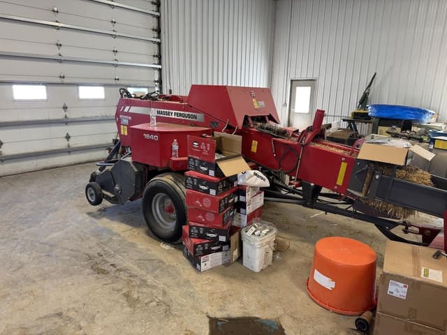 Image of Massey Ferguson 1840 equipment image 2