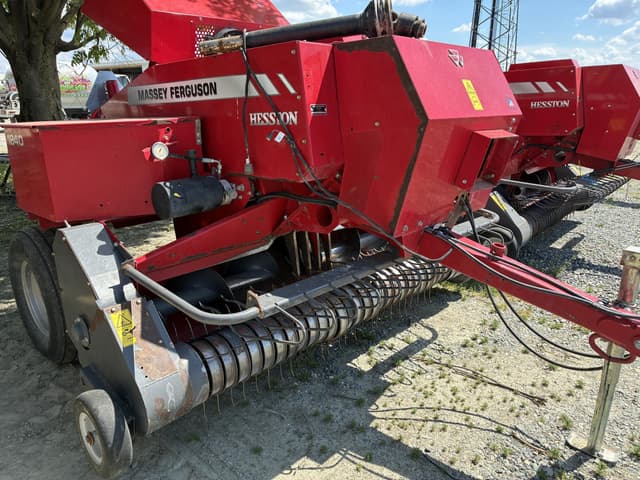 Image of Massey Ferguson 1840 equipment image 1