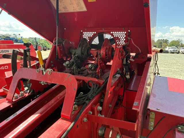 Image of Massey Ferguson 1840 equipment image 3