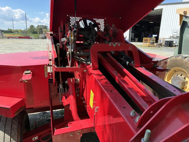 Image of Massey Ferguson 1840 equipment image 4