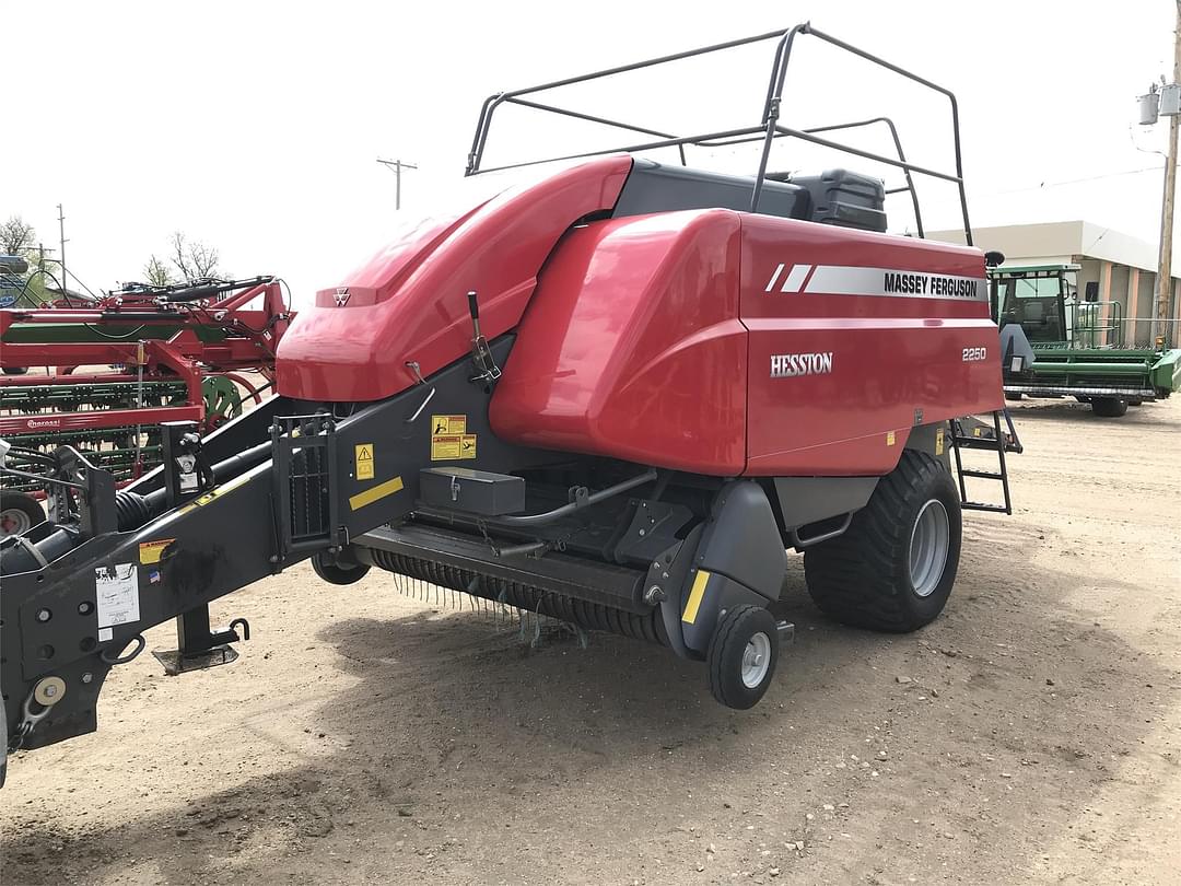 Image of Massey Ferguson 2250 Primary image