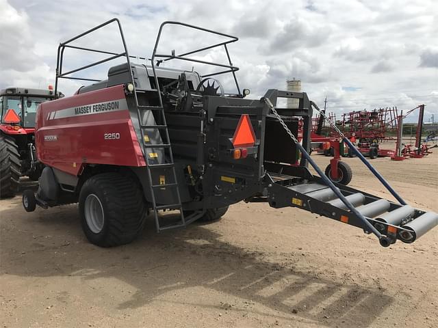 Image of Massey Ferguson 2250 equipment image 3