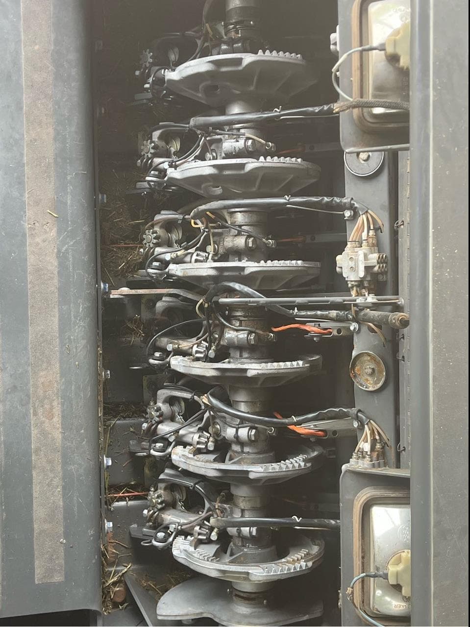 Image of Massey Ferguson 2270 Image 1