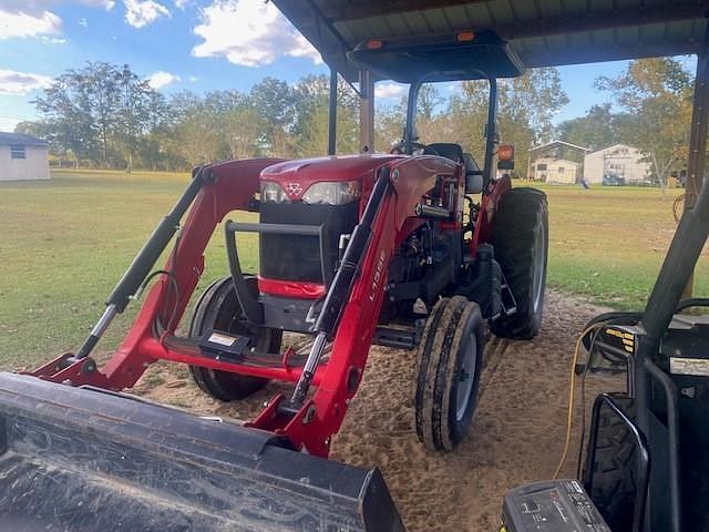 Image of Massey Ferguson 2605H equipment image 2