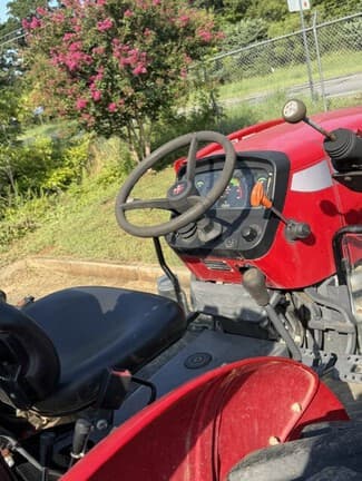 Image of Massey Ferguson 2607H equipment image 4